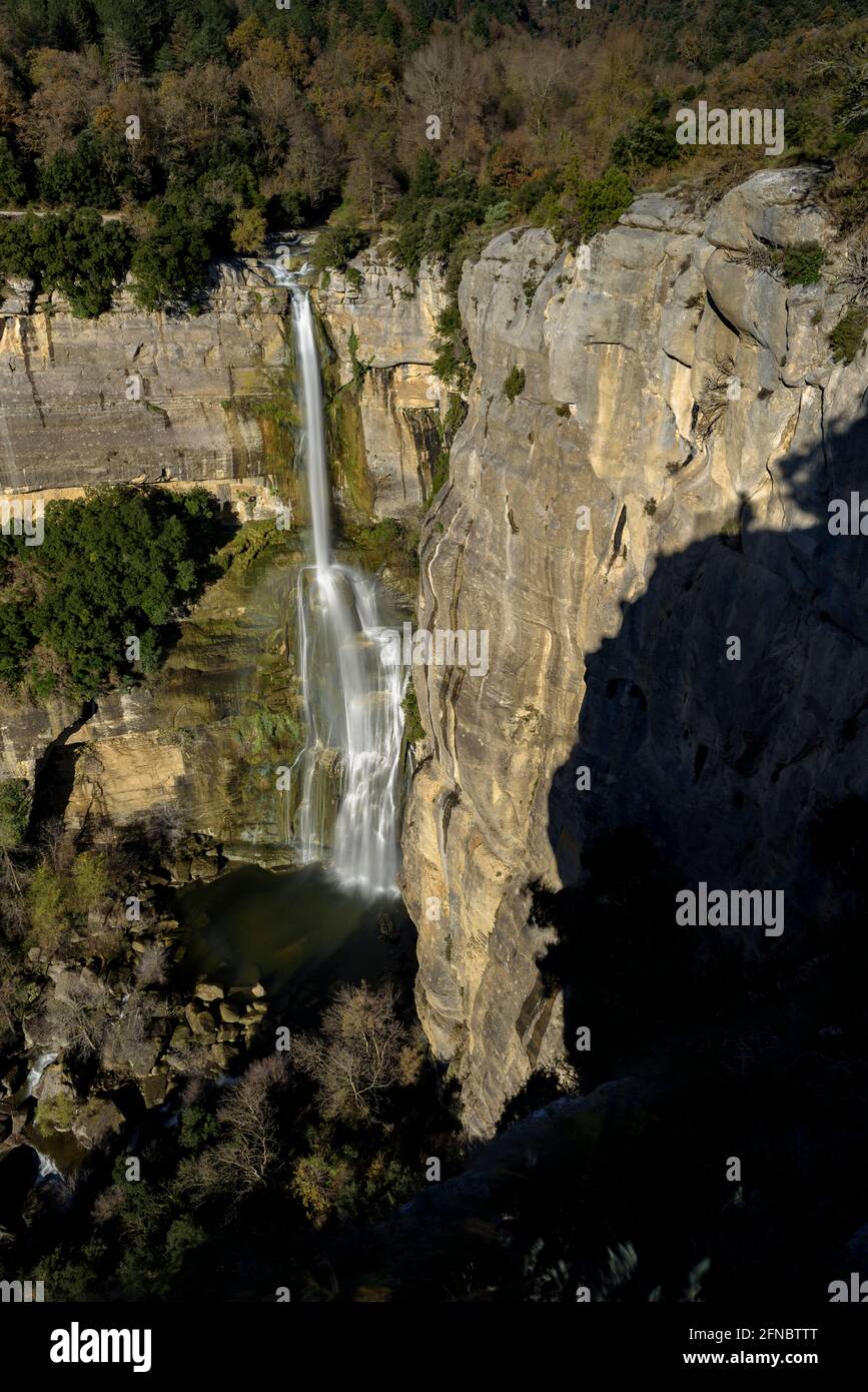 Sallent Cascade (Rupit) visto dal punto di vista delle cascate (Collsacabra, Catalogna, Spagna) ESP: Salto de Sallent de Rupit desde el mirador, España Foto Stock