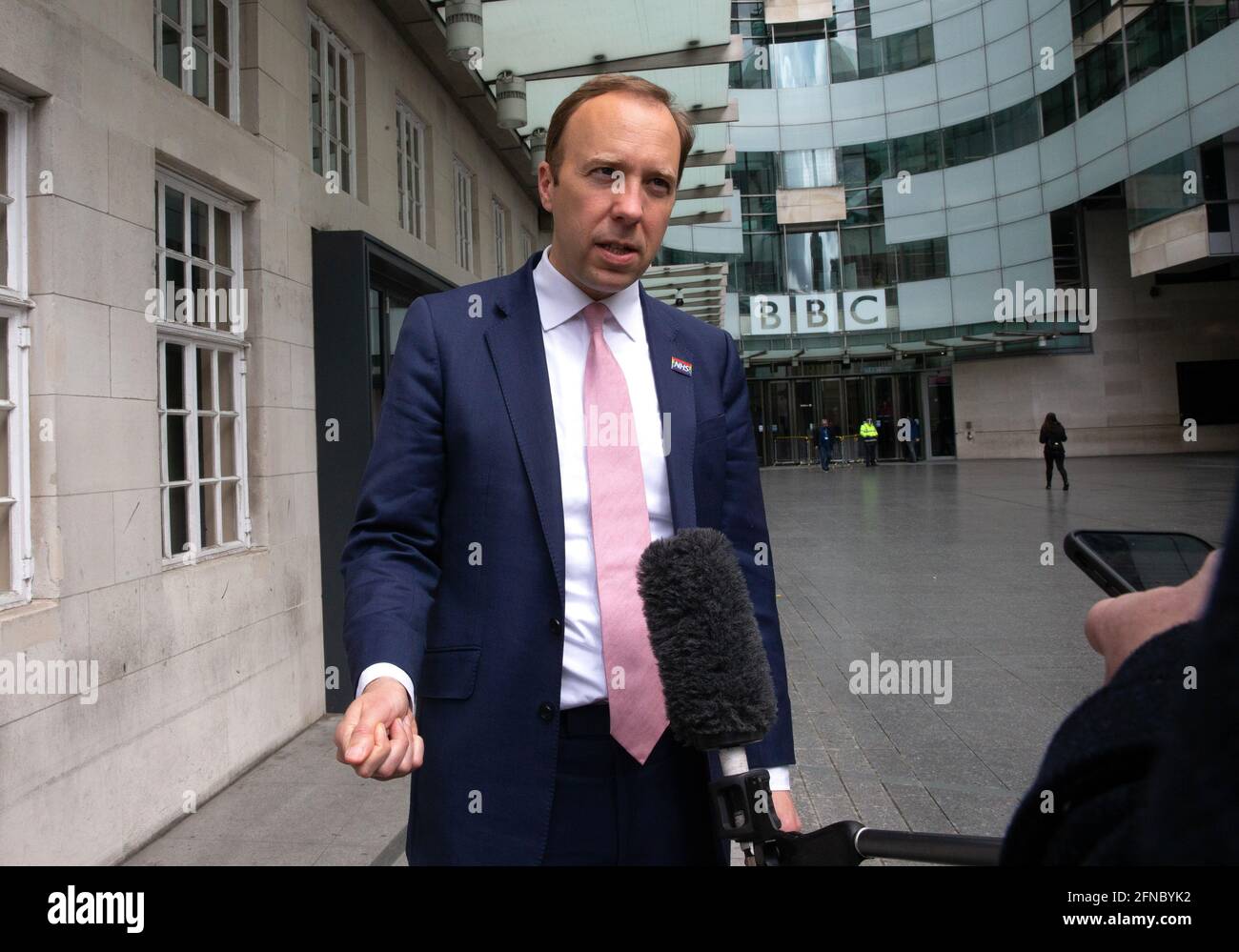 Londra, Regno Unito. 16 maggio 2021. Londra, Regno Unito, . Matt Hancock, Segretario di Stato per la Salute, ha rilasciato un'intervista dopo essere comparso su 'The Andrew Marr Show'. Credit: Mark Thomas/Alamy Live News Foto Stock