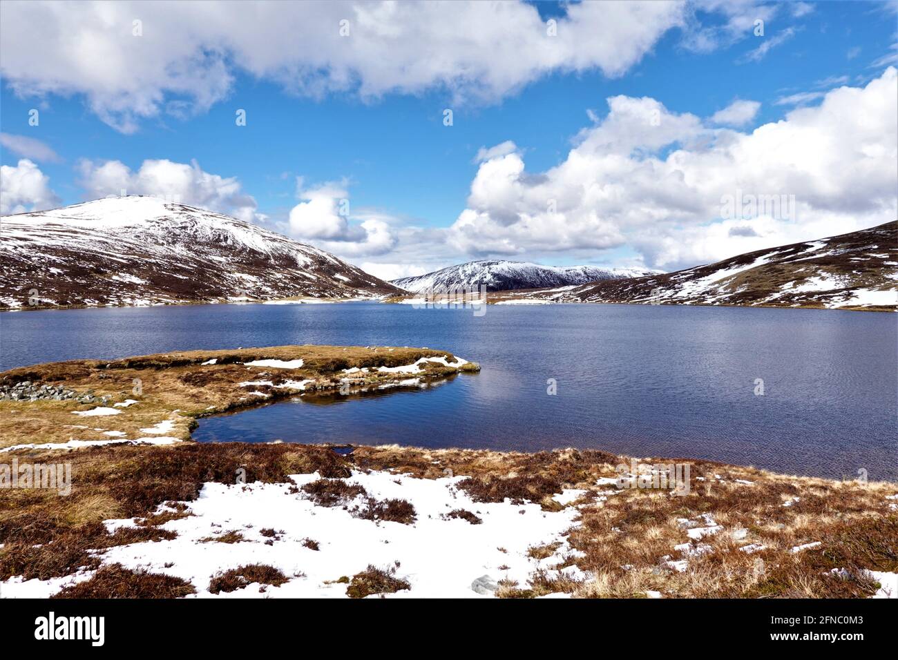 Loch nan Eun un remoto lago d'acqua dolce nel Grampian Montagne Highlands scozzesi Foto Stock