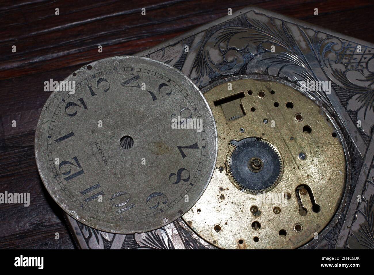 Primo piano del meccanismo del vecchio orologio Foto Stock