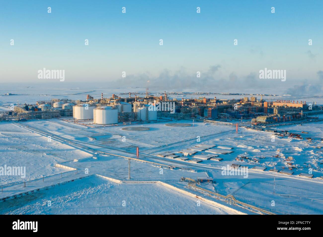 Sabetta, regione del Tyumen, Russia - 31 marzo 2021: Impianto di lavorazione del gas naturale in Russia. Una pianta nell'estremo nord. Foto Stock