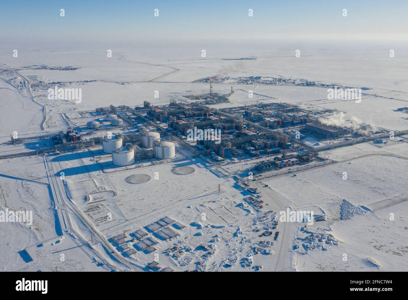 Sabetta, regione del Tyumen, Russia - 31 marzo 2021: Impianto di lavorazione del gas naturale in Russia. Una pianta nell'estremo nord. Foto Stock