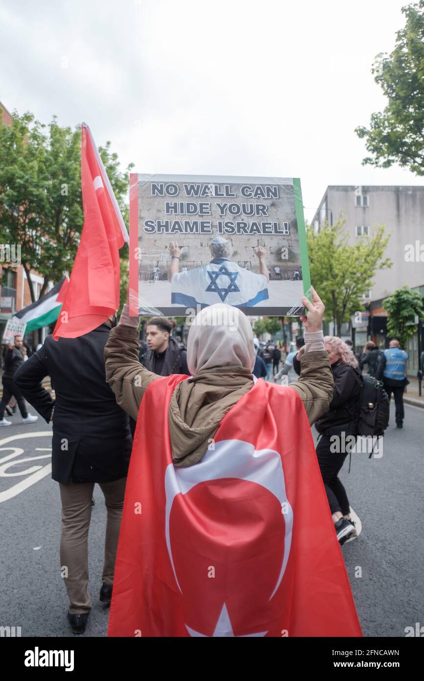 Il 15 maggio 2021, circa 150,000 persone partecipano alla marcia per la protesta della Palestina; convergono all'ambasciata israeliana ma sono state bloccate e infine Foto Stock