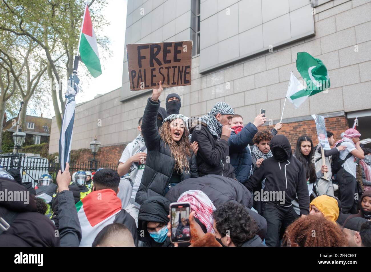 Il 15 maggio 2021, circa 150,000 persone partecipano alla marcia per la protesta della Palestina; convergono all'ambasciata israeliana ma sono state bloccate e infine Foto Stock