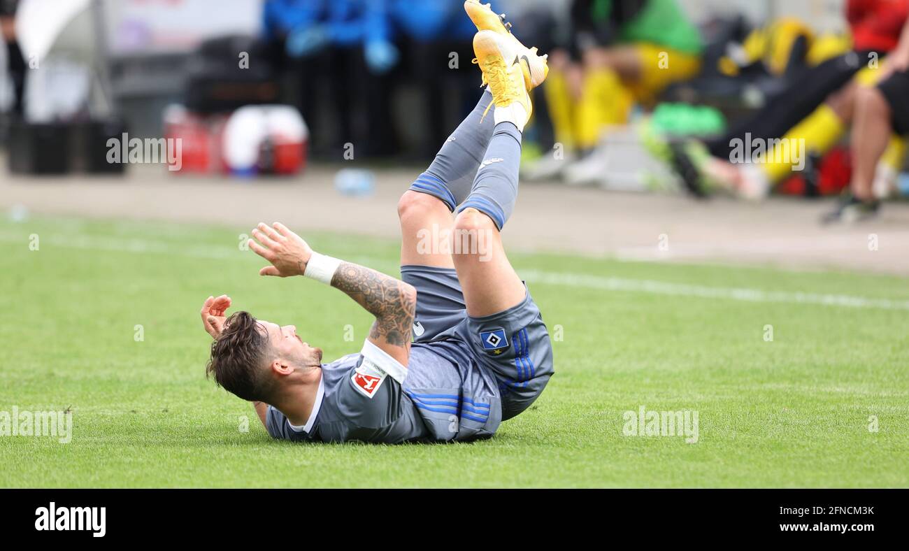 Primo: 16.05.2021, Fuvuball, 2 Bundesliga, stagione 2020/2021, VfL Osnabrvºck - HSV Amburgo Amburgo Amburgo, HSV Amburgo Amburgo, Amburgo Tim Leibold, Am, terra | utilizzo in tutto il mondo Foto Stock