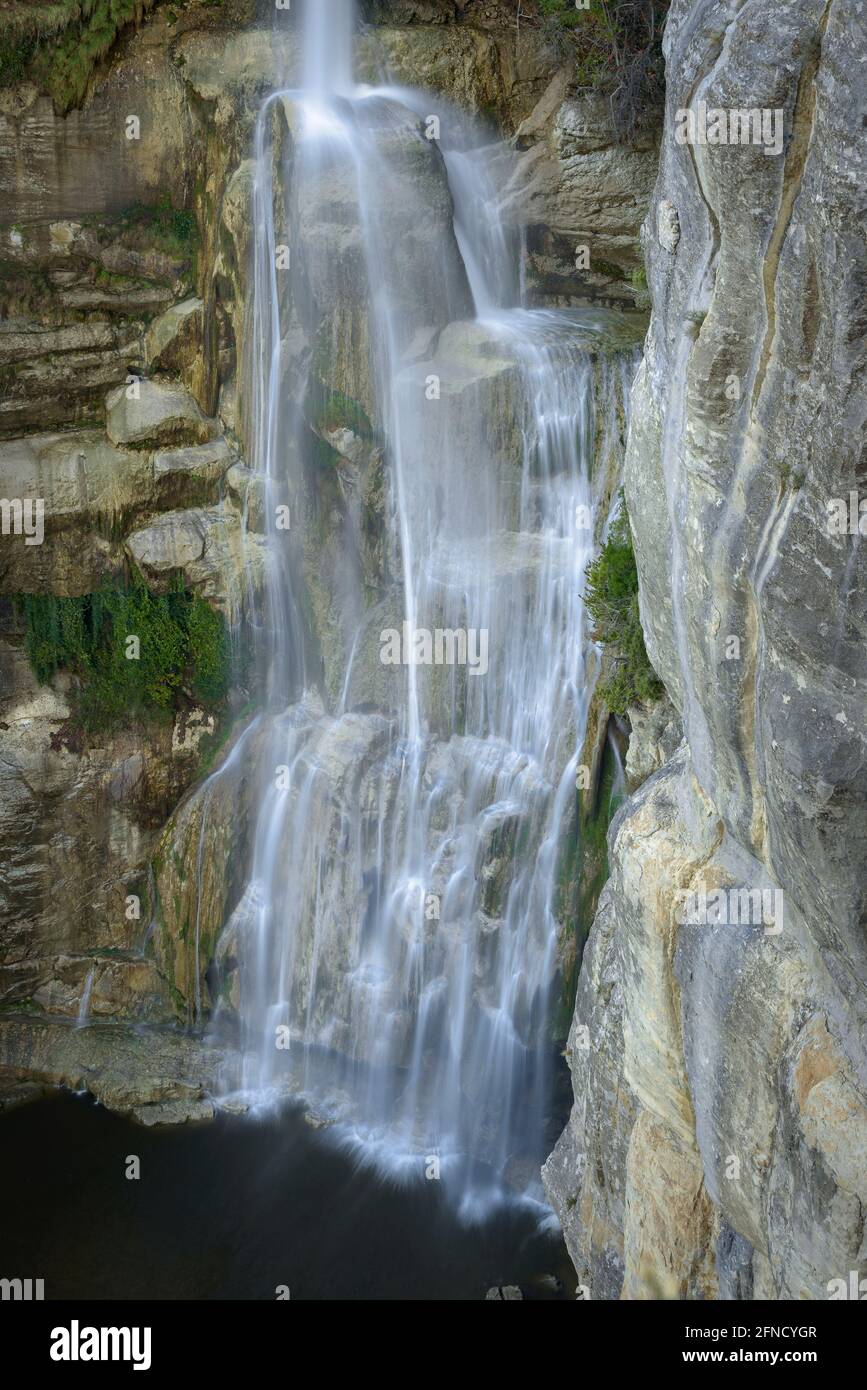 Sallent Cascade (Rupit) visto dal punto di vista delle cascate (Collsacabra, Catalogna, Spagna) ESP: Salto de Sallent de Rupit desde el mirador Foto Stock