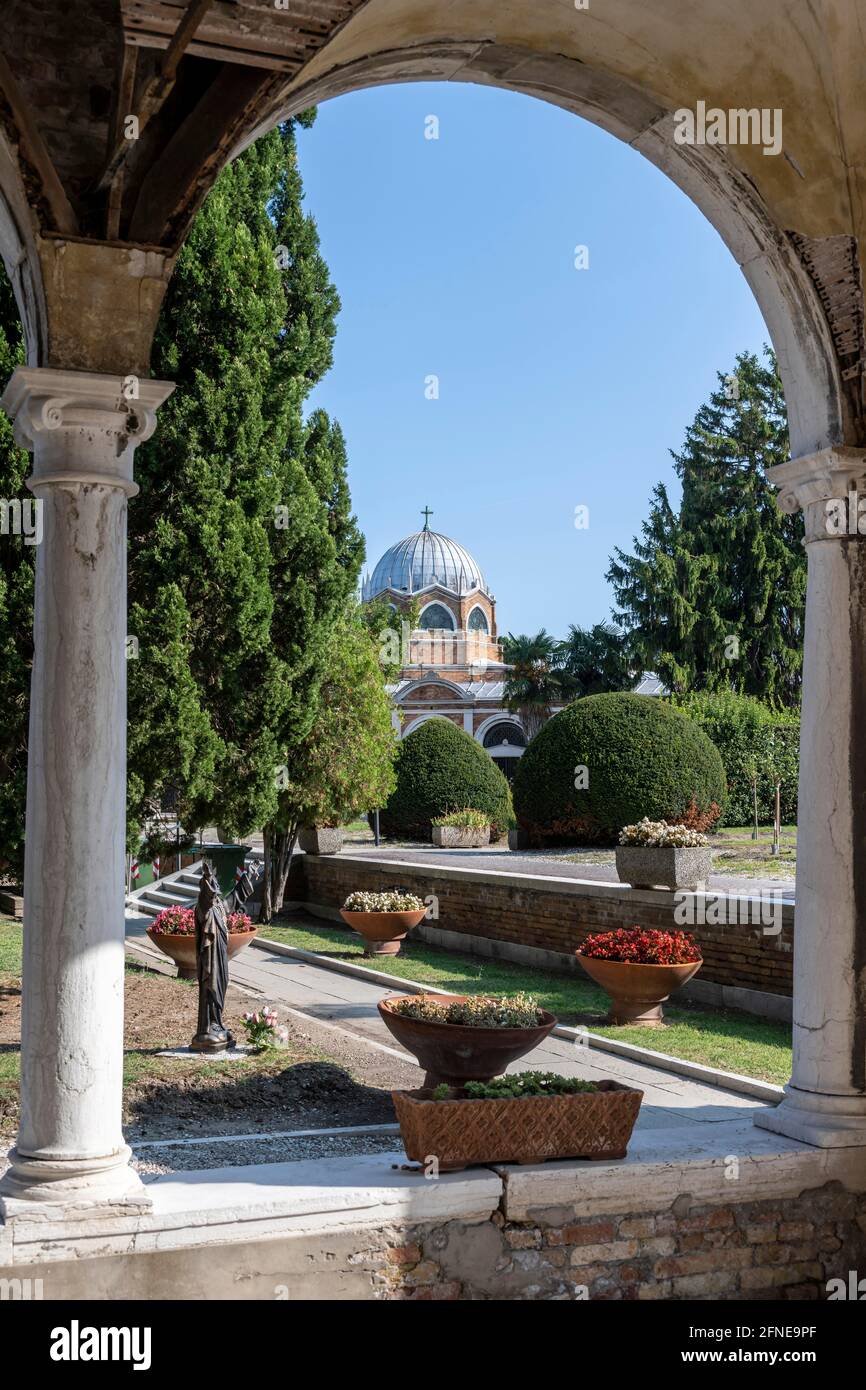 Giardino del chiostro, Cimitero Isola San Michele, Venezia, Italia Foto Stock