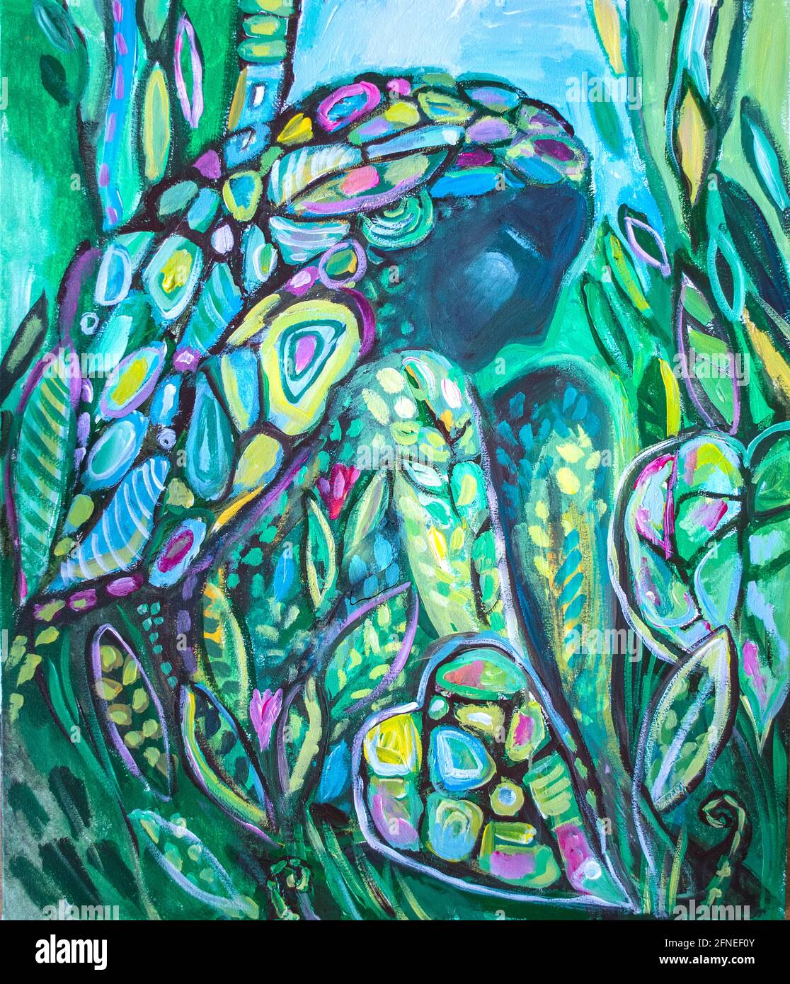 Favolosa ragazza mistica si sveglia dal sonno in erba. Pittura acrilica con elementi di flora naturale in colori verdi. Foto Stock