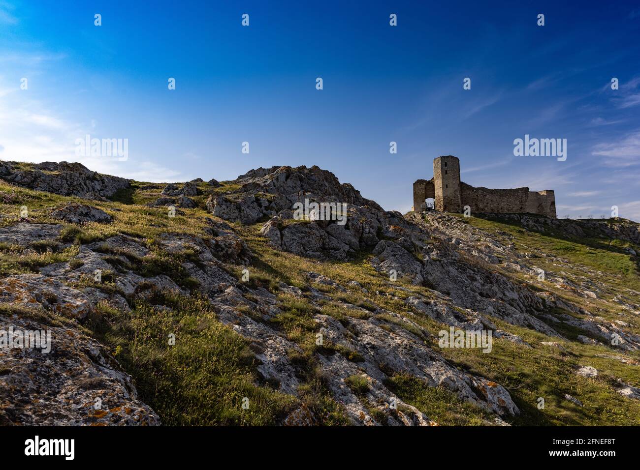 La Fortezza di Enisala è una fortezza medievale situata in alto su una collina nella contea di Tulcea, Dobrodja, Romania Foto Stock