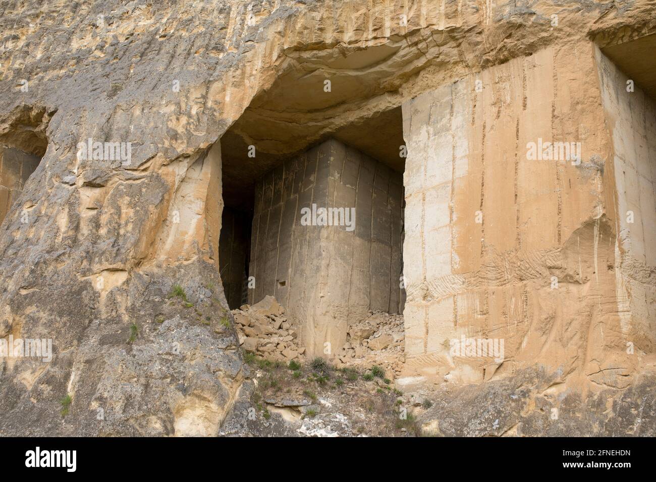 Grotte realizzate dagli uomini durante l'esplorazione della cava di cemento (ora chiusa e aperta al pubblico) al Sint-Pieterserg di Maastricht, Paesi Bassi Foto Stock