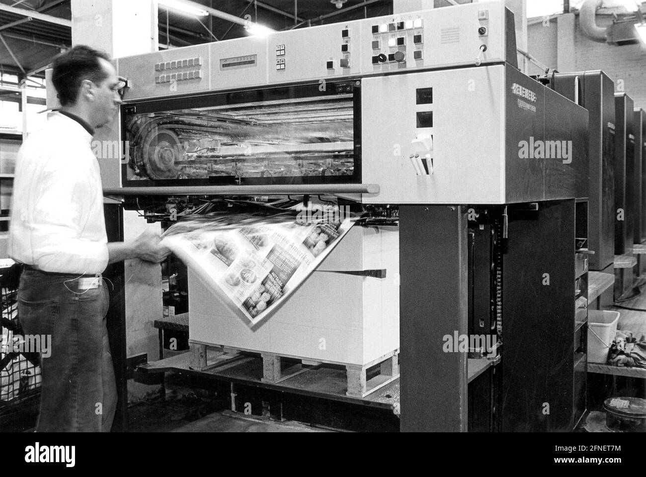 Vista interna della fabbrica multimediale di Colonia. Dalla grafica alla stampa digitale fotografica e master fino alla stampante a 8 colori, tutto è sotto un unico tetto. [traduzione automatizzata] Foto Stock