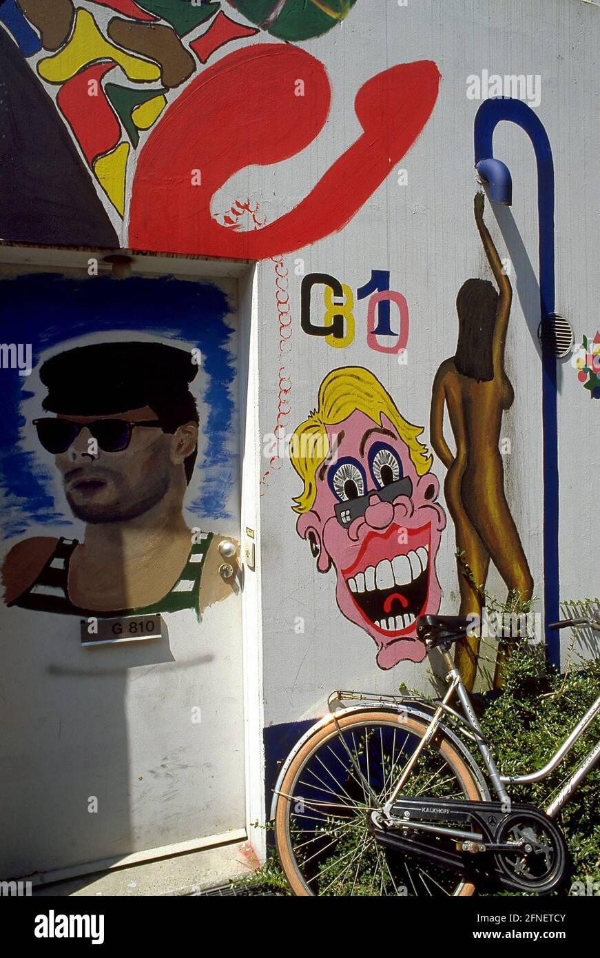 Dettaglio di un alloggio con pittura façade nella città studentesca del villaggio olimpico sui terreni olimpici di Monaco. [traduzione automatizzata] Foto Stock