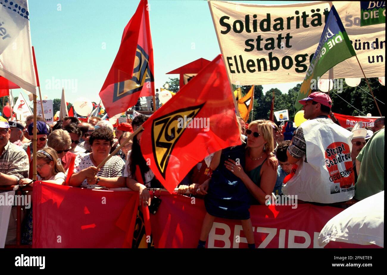 Dimostrazione del DGB contro il pacchetto di austerità del governo federale A Bonn.n [traduzione automatica] Foto Stock
