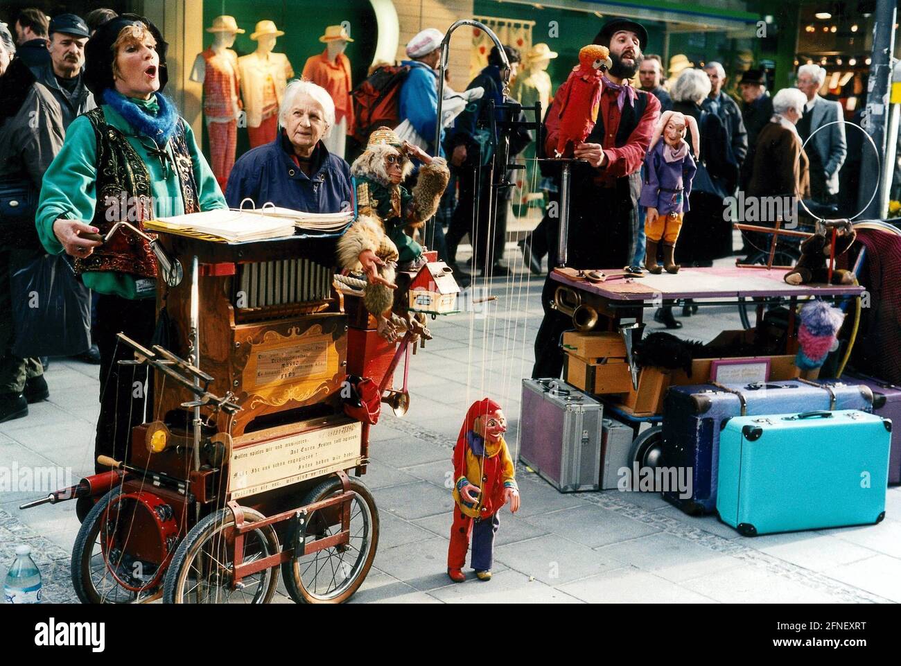 Teatro delle marionette sulla Marienplatz di Monaco. [traduzione automatizzata] Foto Stock