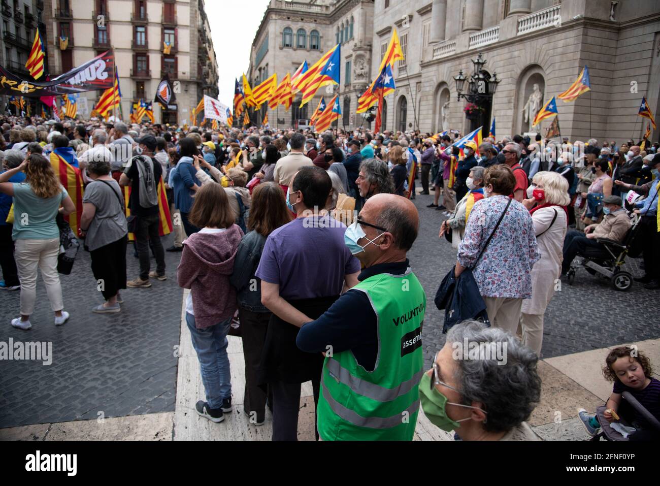 concentración en la plaza sant Jaume asamblea nacional de Cataluña convocatoria para formar un gobierno del52% Foto Stock