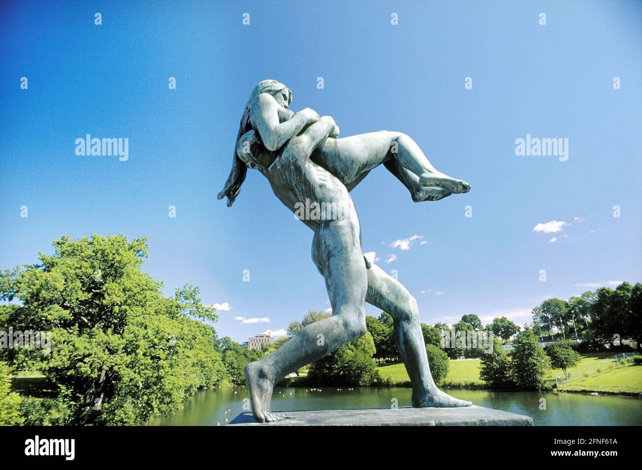 Le sculture monumentali del Frogner Park di Oslo sono il lavoro principale dello scultore norvegese Gustaf Vigeland (1869-1943). In oltre 30 anni di lavoro, creò numerose rappresentazioni di persone e animali in pietra, ferro e bronzo. [traduzione automatizzata] Foto Stock