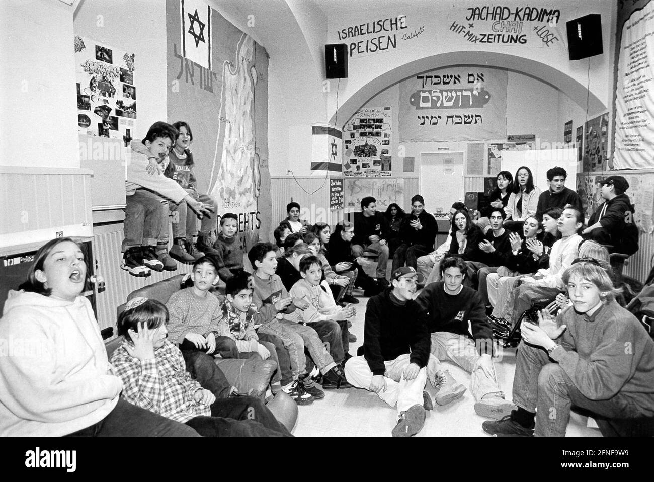 Data di registrazione: 14.01.1996 Bambini e giovani nel centro giovanile Jachad nella comunità sinagoga di Colonia. [traduzione automatizzata] Foto Stock