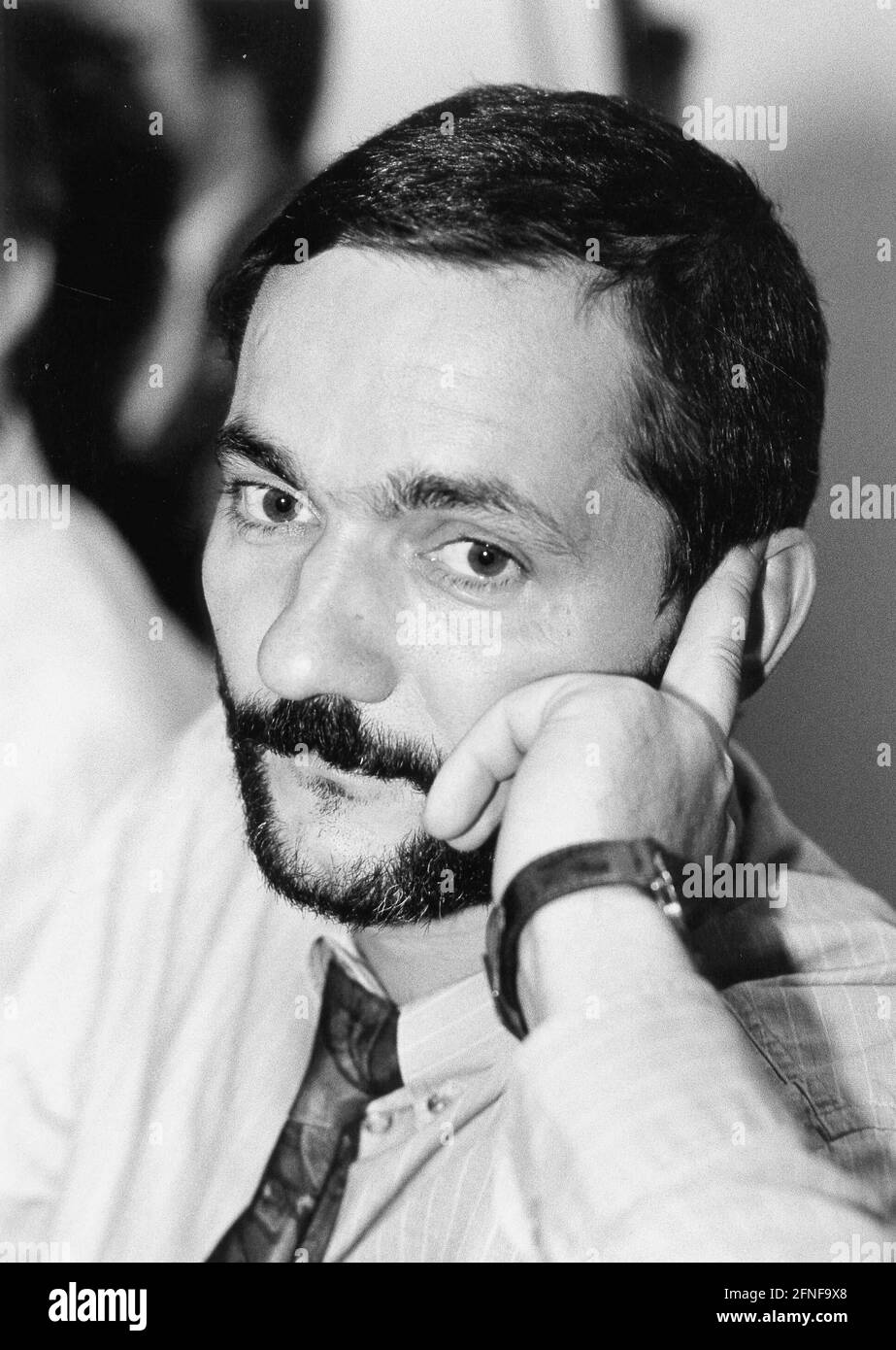 Data di registrazione: 11.12.1992 Matthias Platzeck, Ministro per l'ambiente, la conservazione della natura e la pianificazione regionale dello Stato di Brandeburgo alla conferenza dei delegati di Stato di Bündnis 90 (Brandeburgo) con discussione e votazione sull'unificazione con il partito 'Die Grünen'. [traduzione automatizzata] Foto Stock