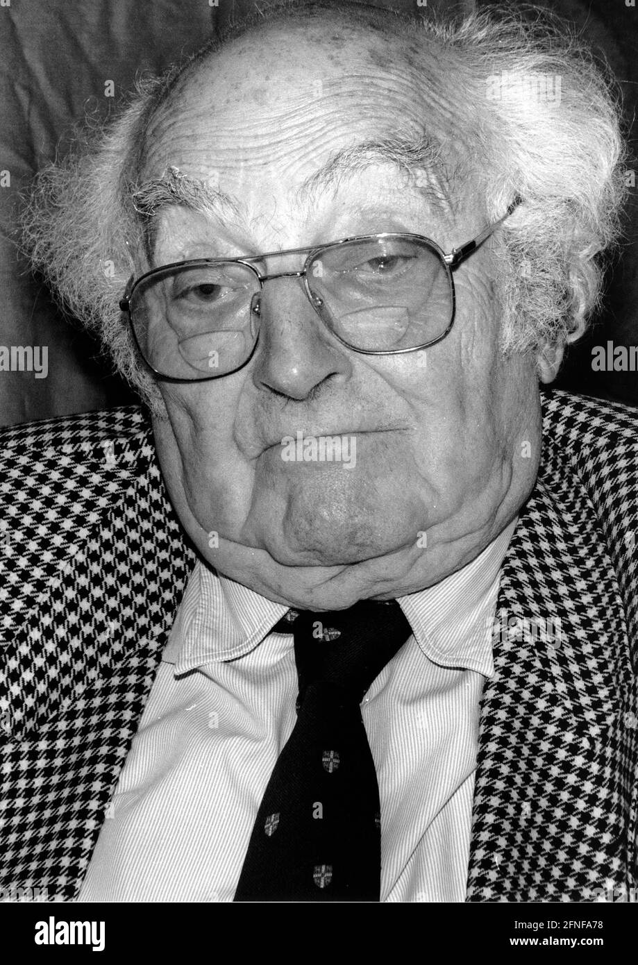 Data di registrazione: 18.06.1995 Stefan Heym - 10.04.1913 - 16.12.2001 scrittore con un atteggiamento critico nei confronti della leadership della DDR, 1994 - 1995 membro del Bundestag eletto a Berlino come non partito nella lista PDS e presidente del 13° Bundestag tedesco in una cerimonia di firma nella Camera dei rappresentanti di Berlino nel giugno 1995 [traduzione automatizzata] Foto Stock