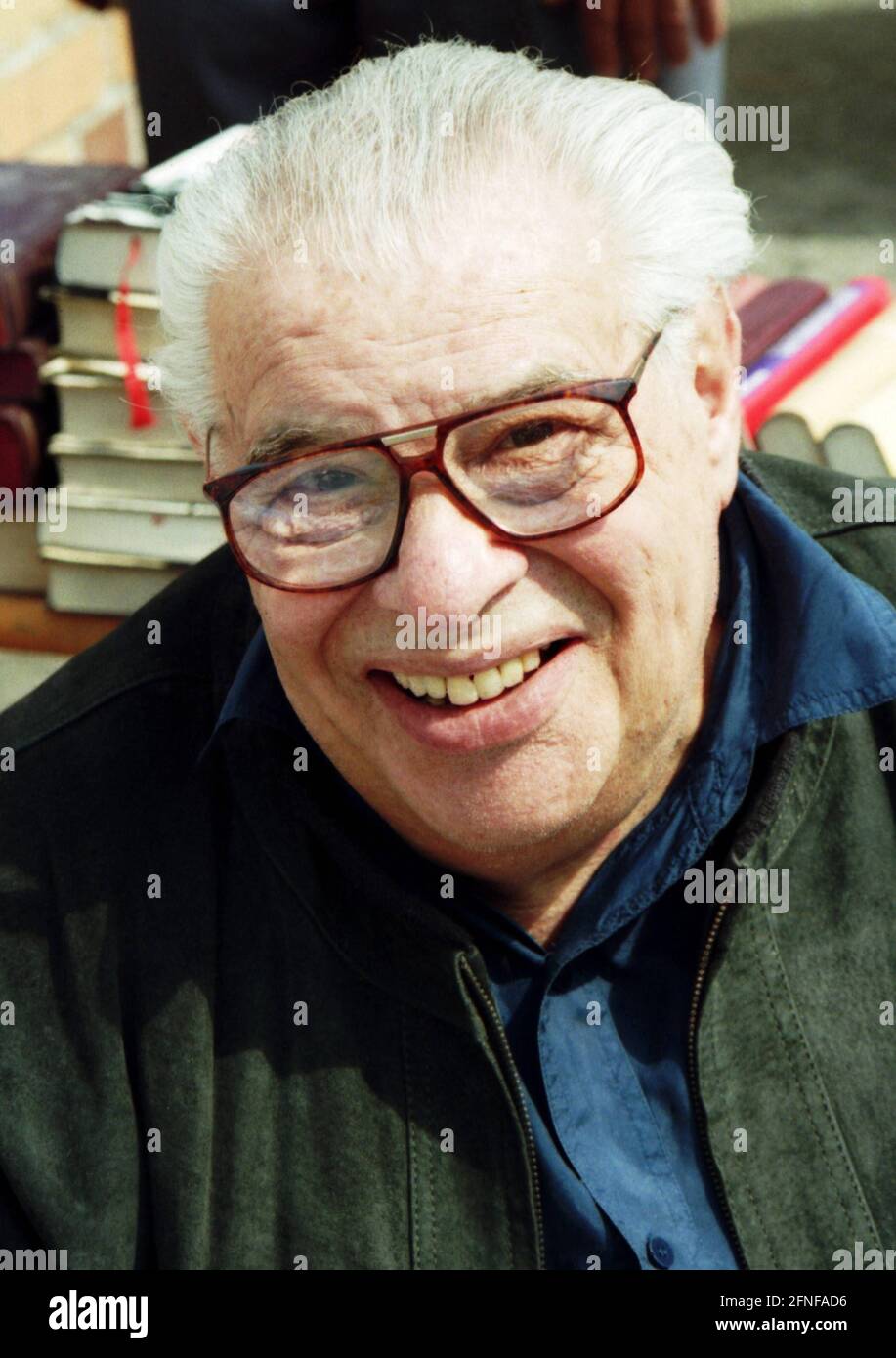 Data di registrazione: 07.05.1994 Hans Jacobus - *06.08.1923 giornalista televisivo della RDT e commentatore capo della radio di Berlino su un evento della PDS il 7 maggio 1994 a Pankow [traduzione automatizzata] Foto Stock