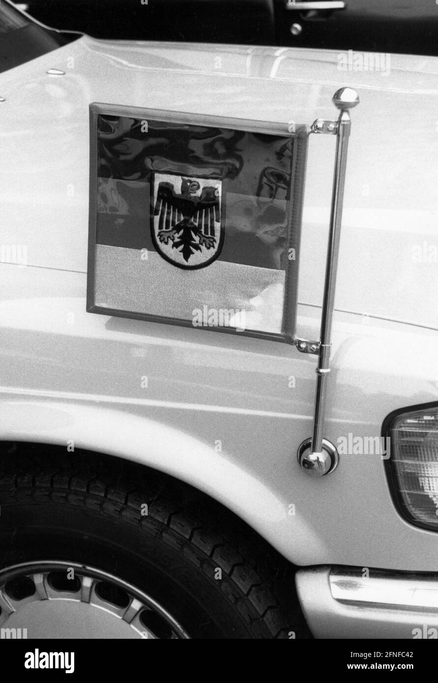 L'aquila federale su sfondo nero-rosso-oro su un pennant auto. Fotografia non datata, circa 1950. [traduzione automatizzata] Foto Stock