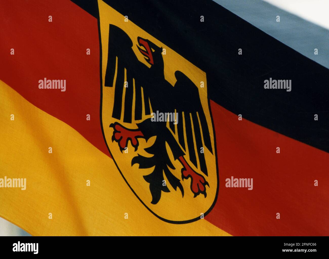 L'aquila federale sulla bandiera tedesca nero-rosso-oro. Fotografia non datata. [traduzione automatizzata] Foto Stock