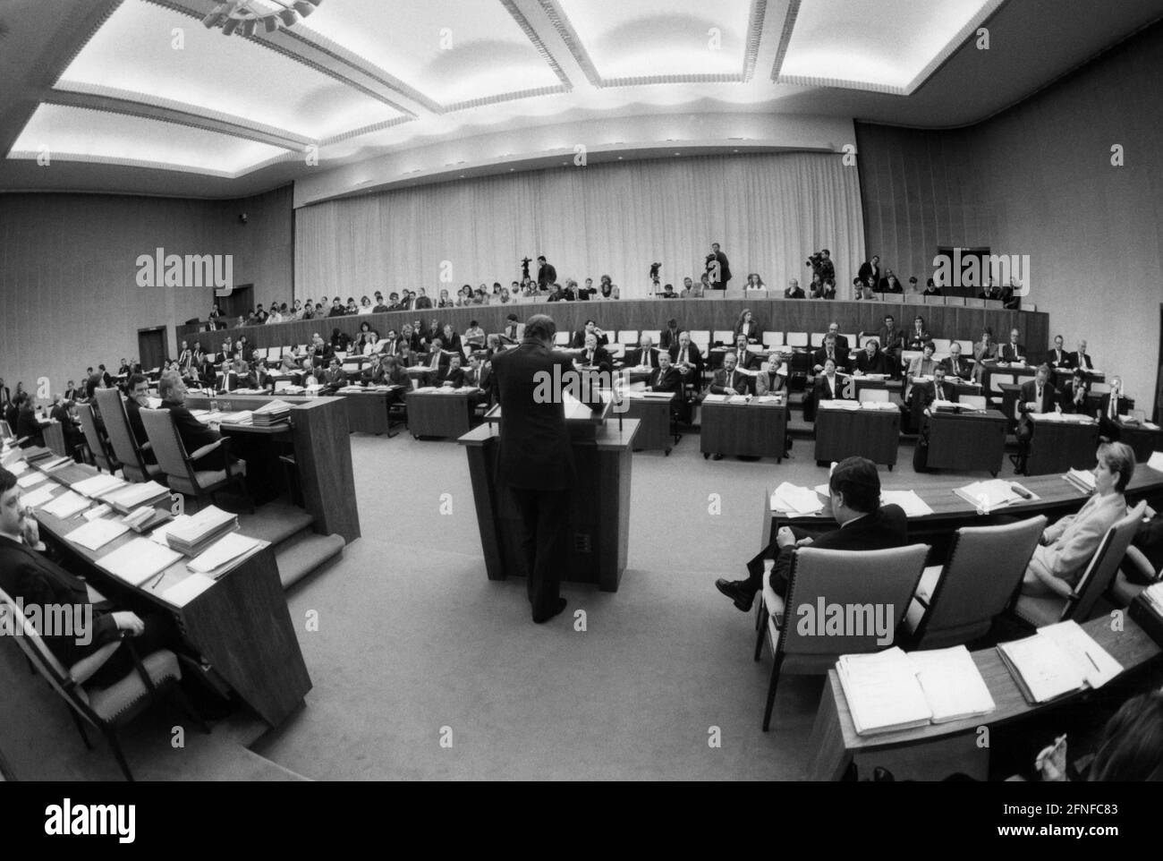 Prima sessione del Consiglio federale nel 1991, vista nella sala plenaria. [traduzione automatizzata] Foto Stock