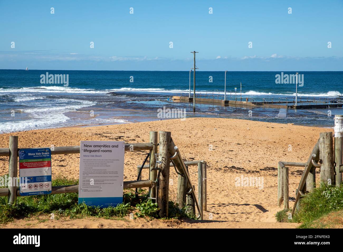 Spiaggia di Mona vale, piscina di roccia sulla spiaggia di Mona vale Spiagge del nord di Sydney, NSW, Australia Foto Stock