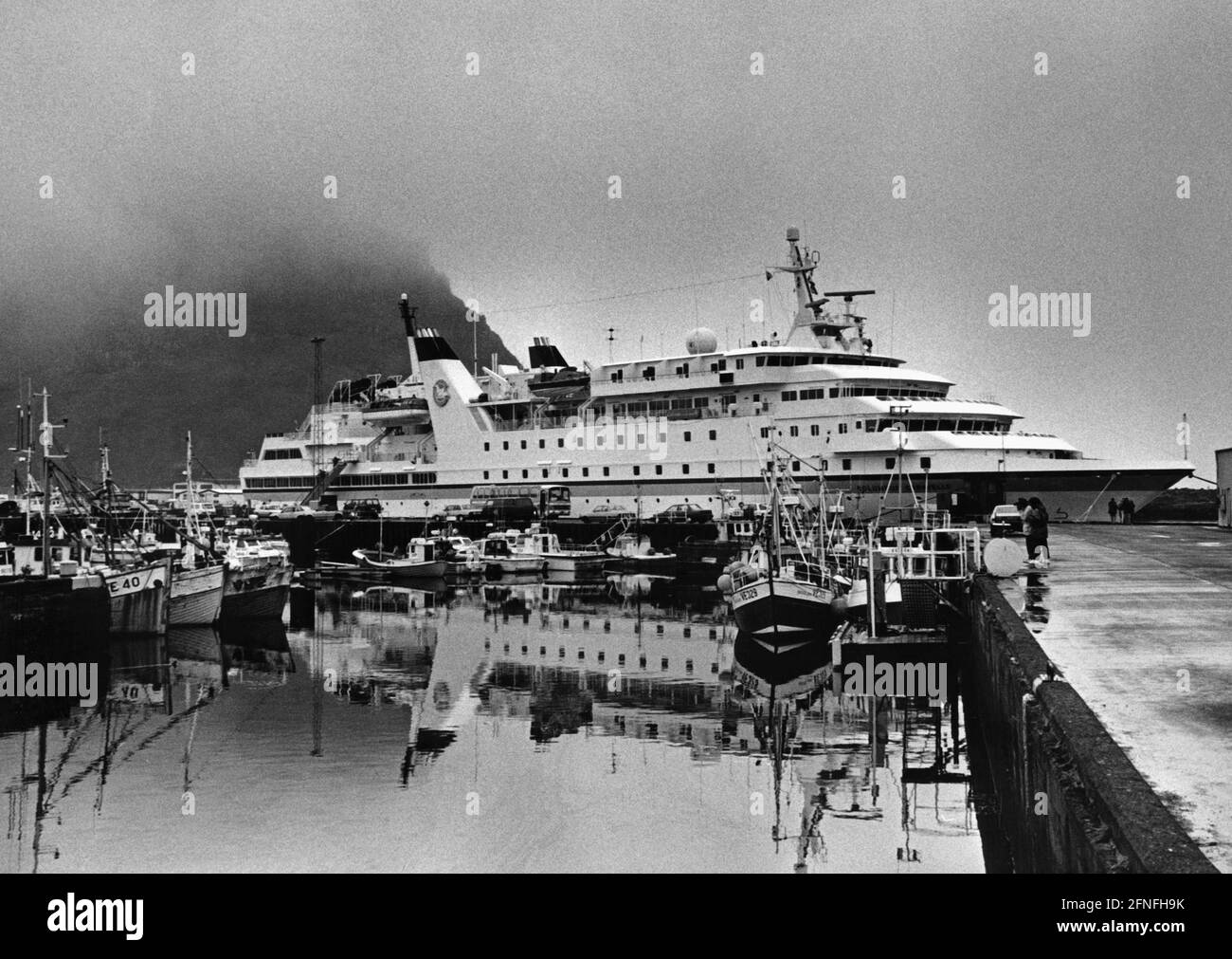 La nave da crociera Columbus Caravelle nel porto di Heimaey sulla Vestmannaeyjar islandese (engll. Isole Westman). [traduzione automatizzata] Foto Stock