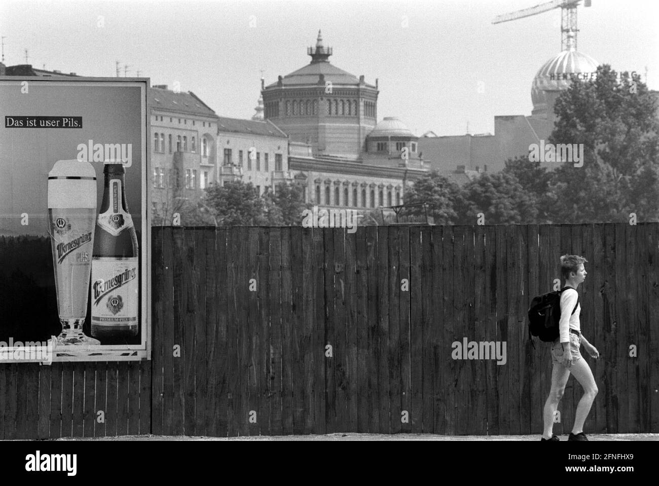 Pubblicità per i prodotti orientali, DEU, Berlin-Weissensee, Wernesgrüner Pilsner, (Postfuhramt, Neue Synagoge, 22.07.1992, [traduzione automatizzata] Foto Stock