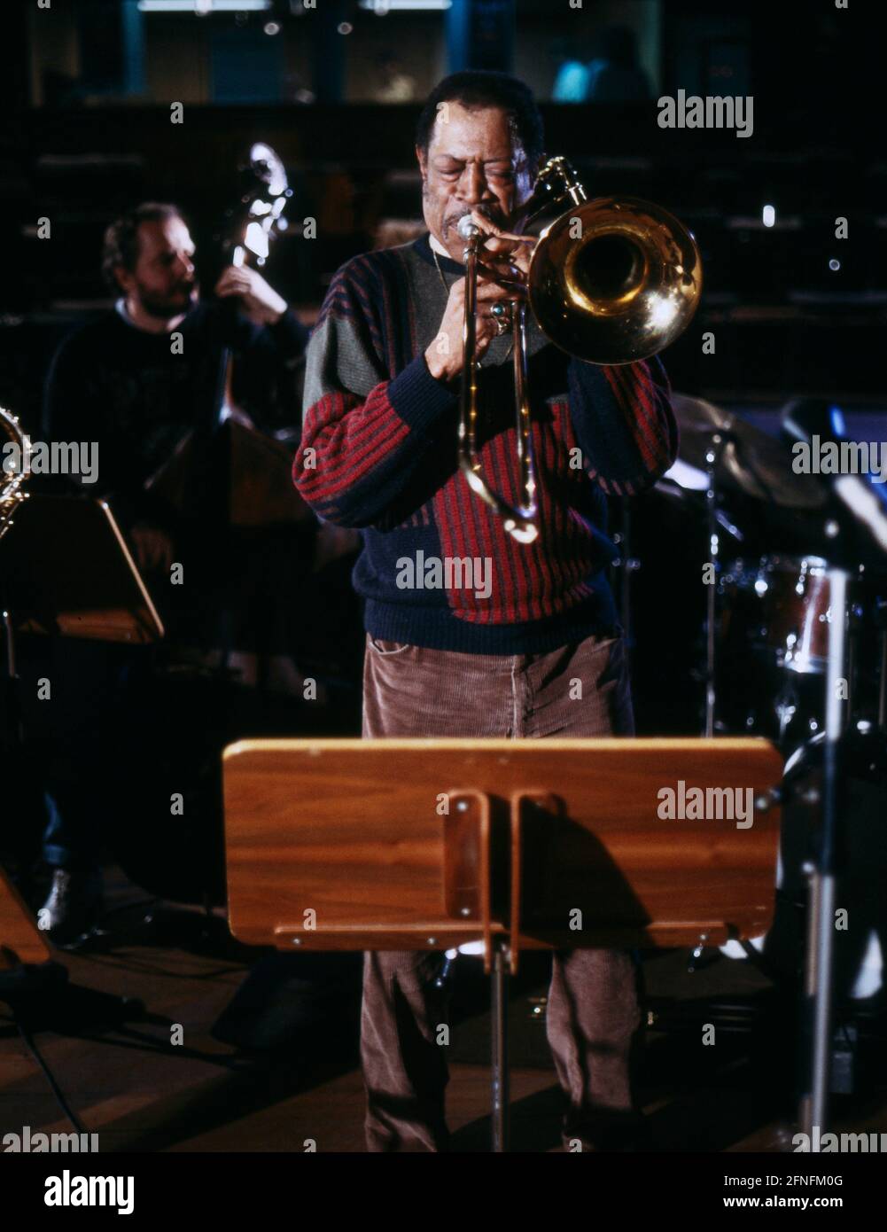 Al Grey, Amerikanischer Jazzposaunist, bei einem Auftritt, 1986. Al Grey, trombonista jazz americano, durante un'esibizione, nel 1986. Foto Stock