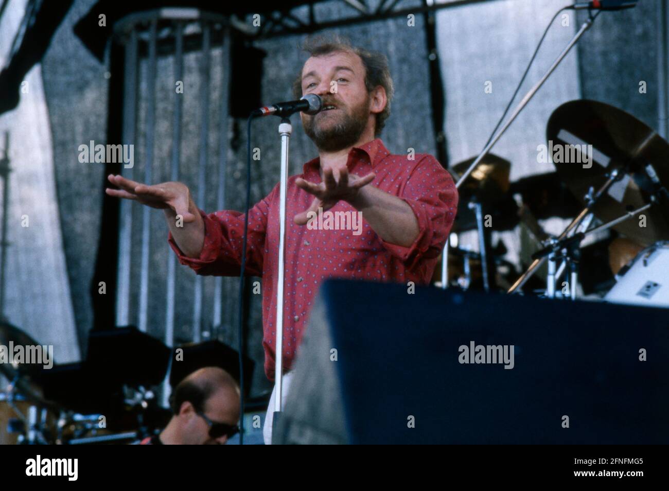 Joe Cocker, britischer Rock und Blues Sänger, bei einem Auftritt, 1987. Joe Cocker, cantante britannico rock e blues, sul palco, 19887 Foto Stock