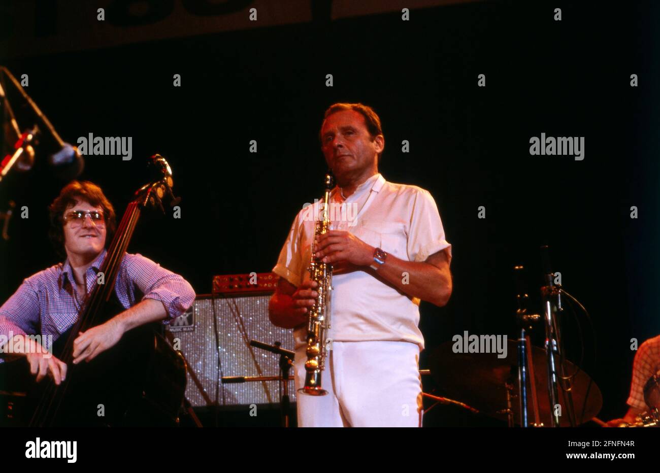 Stan Getz, amerikanischer Jazz-sassofonista, bei einem Auftritt, 1980. STAN GETZ, suonatore sassofono jazz americano, performance, 1980. Foto Stock