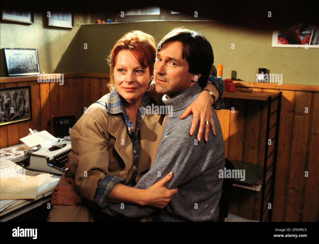 Amok, ARD Fernsehfilm, 1994, Szene: Loni von Friedl und Helmut Zierl. Amok, ARD TV movie, 1994, scena: Loni von Friedl e Helmut Zierl. Foto Stock