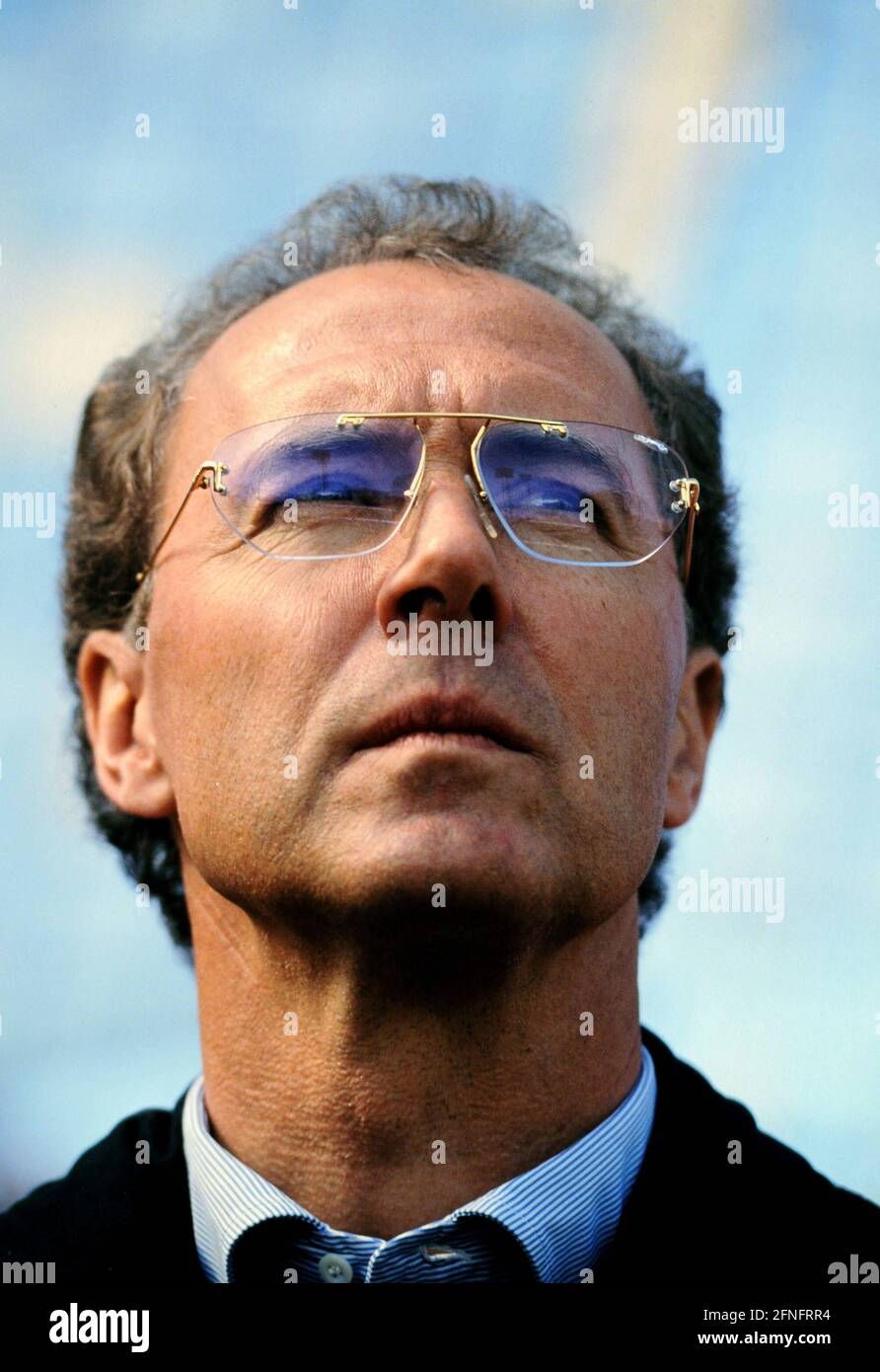 FUSSBALL 1. BUNDESLIGA SAISON 1993/1994 FC Bayern Muenchen - MSV Duisburg 26.02.1994 Coach Franz Beckenbauer (Bayern Muenchen) PHOTO: WEREK Press Picture Agency xxNOxMODELxRELEASExx [traduzione automatica] Foto Stock