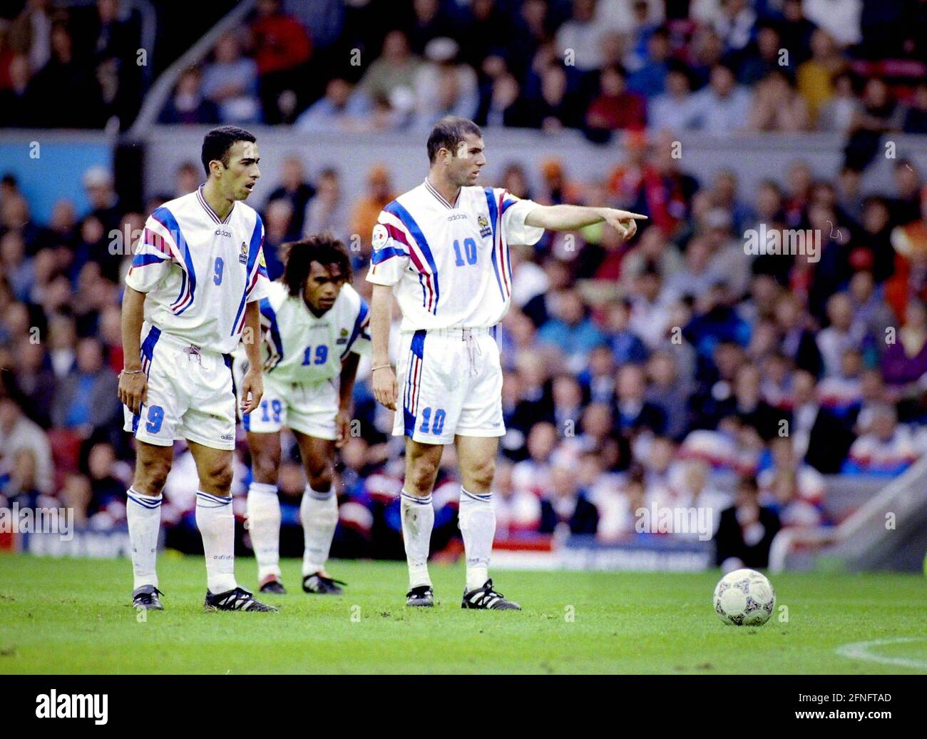 CAMPIONATO europeo DI CALCIO 1996 Francia - Olanda Quarterfinal 22.06.1996 Your DJORKAEFF (sinistra), Zinedine ZIDANE (destra entrambe le Francia) PHOTO: WEREK Press Photo Agency xxNOxMODELxRELEASExx [traduzione automatica] Foto Stock