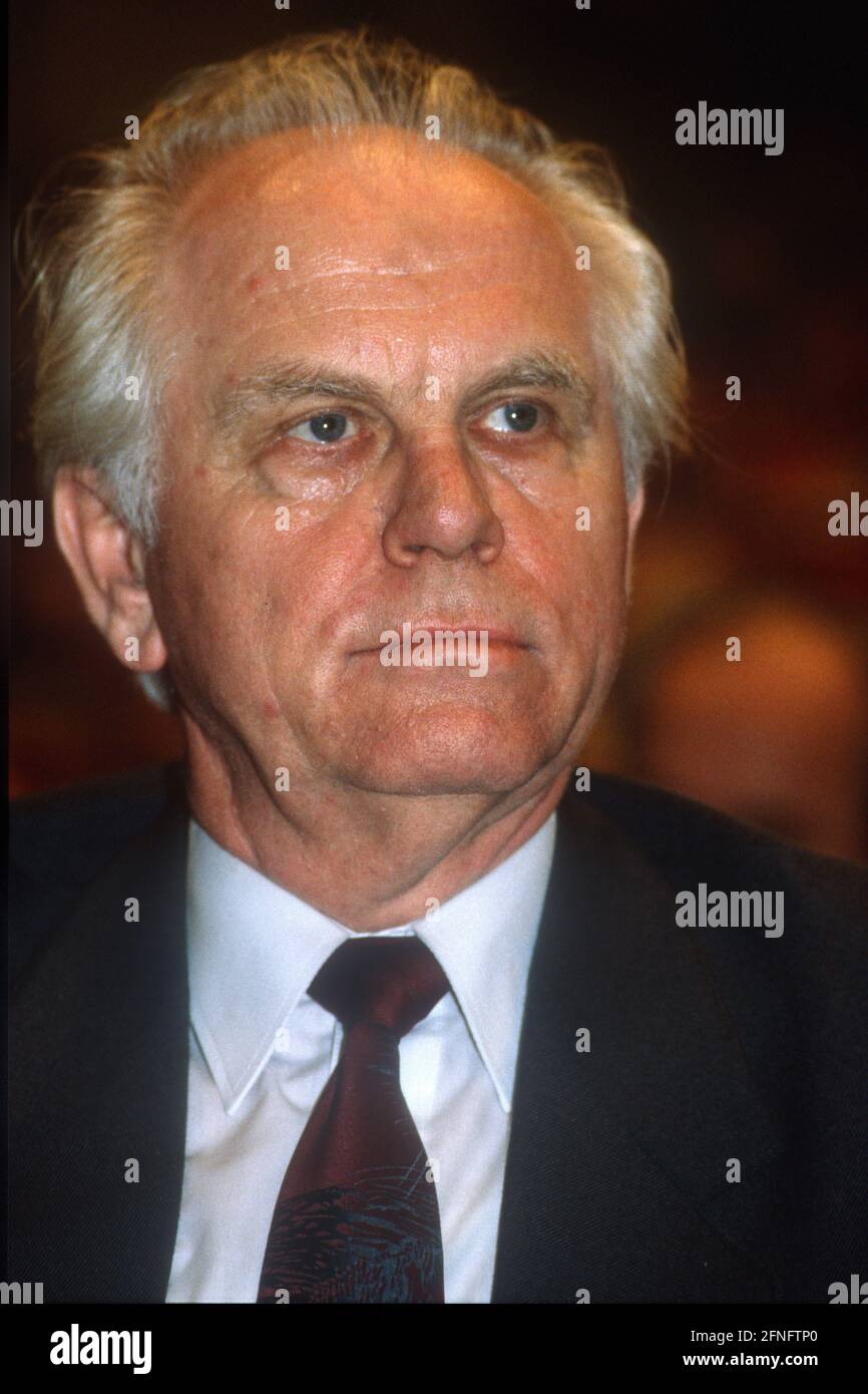 Germania, Berlino, 27.01.1995, PDS - Congresso del Partito nella Casa di Köllnischer Park, Günther Maleuda, Presidente del Partito democratico dei contadino di Germania (DBD), . [traduzione automatizzata] Foto Stock