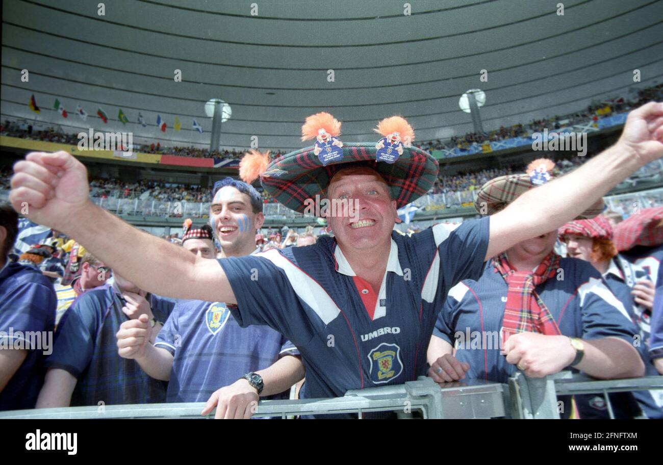 Partita di apertura della Coppa del mondo 1998: Brasile - Scozia 2:1/10.06.1998 a Parigi / St Denis. Fan scozzesi [traduzione automatizzata] Foto Stock