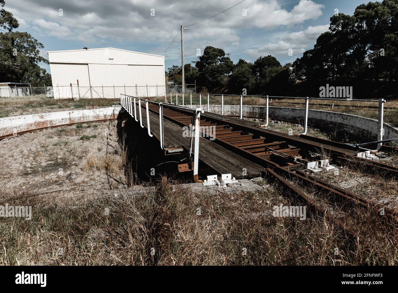 Una piattaforma girevole per treni storici utilizzava per spostare i treni su un altro binario Foto Stock