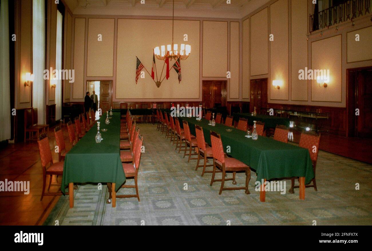 Berlino / Storia / 1995 Museo della resa a Berlino-Karlshorst. In questa stanza i generali tedeschi firmarono la resa nel 1945. Oggi il museo fa parte del Museo storico tedesco. // Storia / 1945 / Soviet / Cultura / Guerra / nazista / Monumento / / // distretti / Lichtenberg / Karlshorst [traduzione automatizzata] Foto Stock