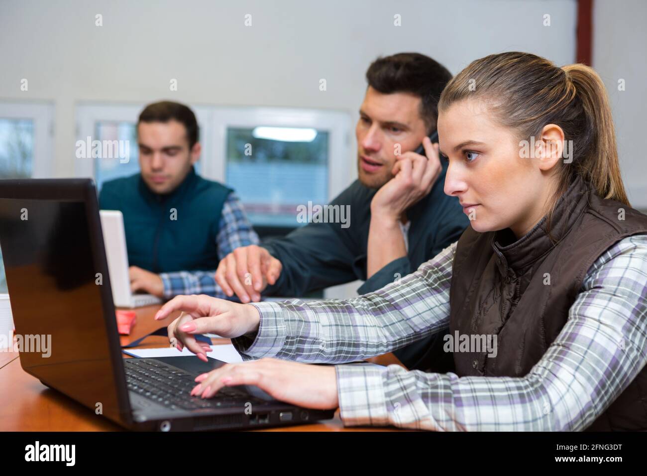 uomo e donna durante l'apprendistato Foto Stock