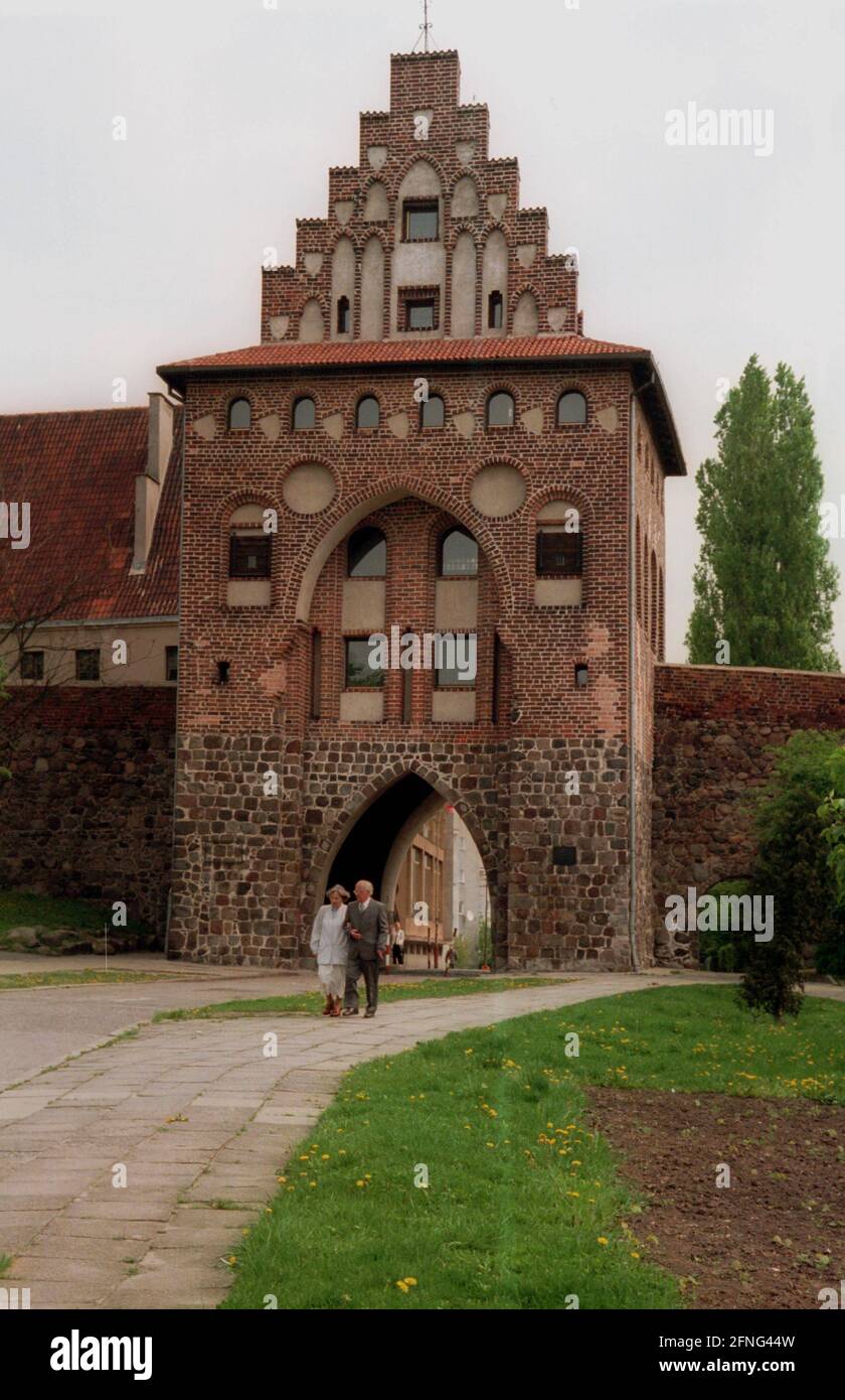 Polonia / Pomerania / 1998 Stargard / Stargard Szczecinski. City gate [traduzione automatica] Foto Stock