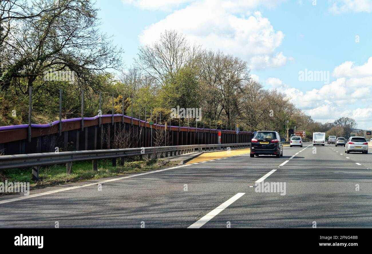 Una sosta di emergenza sulla sezione Smart del monitor M3 Autostrada in Surrey Regno Unito Foto Stock