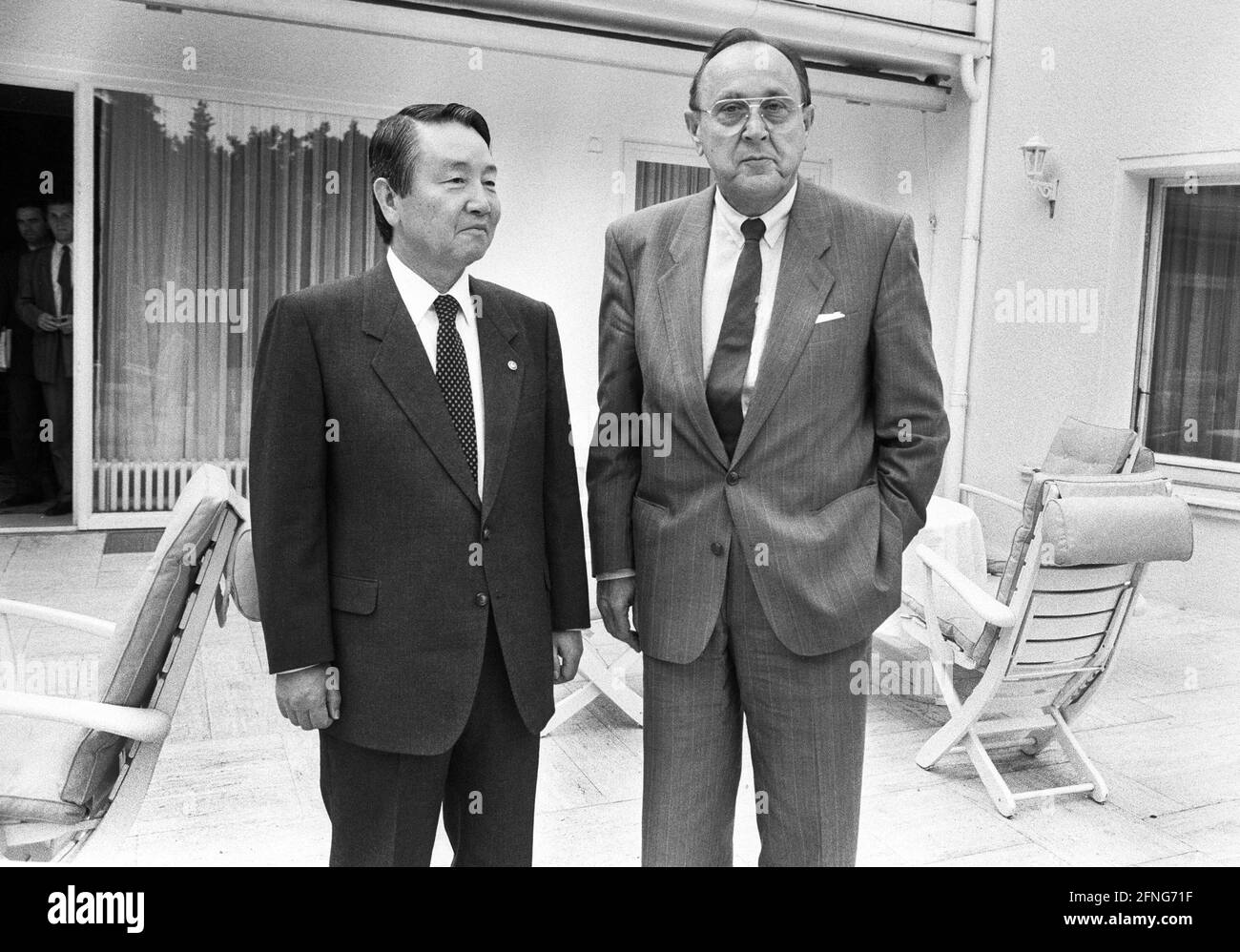 Germania, Bonn, 03.07.1989. Archivio n.: 06-38-04 Visita del Ministro degli Esteri della Corea del Sud Foto: Il Ministro degli Esteri Hans-Dietrich Genscher e il suo omologo Choi ho-joong [traduzione automatizzata] Foto Stock