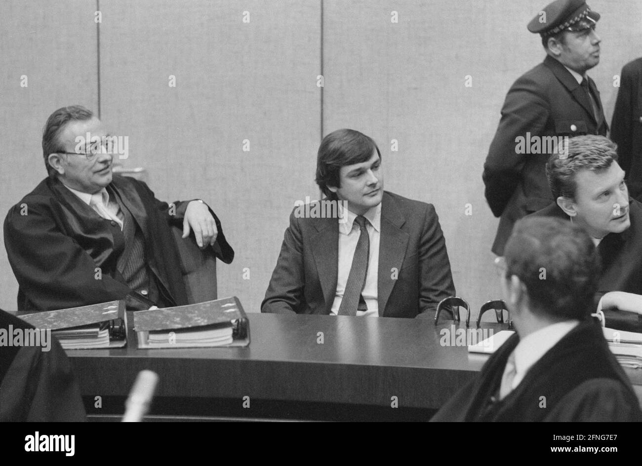 Richard Oetker con i suoi avvocati nel tribunale di Monaco al processo del suo rapimento da parte di Dieter Zlof. [traduzione automatizzata] Foto Stock