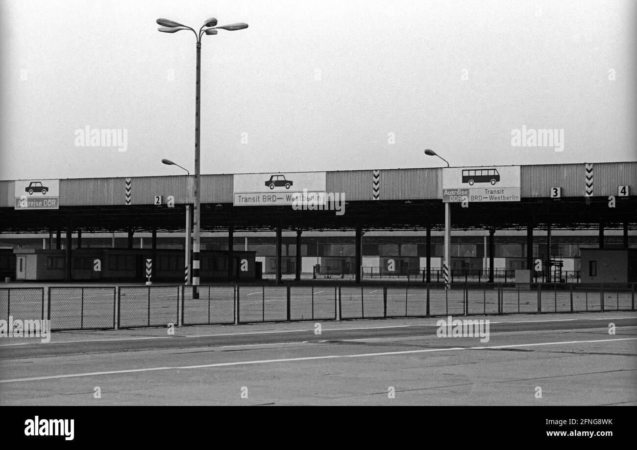 GDR, Berlino, 24.08.1990, edificio di check-in dell'ex frontiera Dreilinden, [traduzione automatizzata] Foto Stock