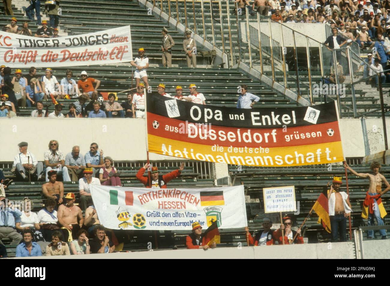 Campionato europeo di calcio 1980 in Italia: Partita di apertura: Cecoslovacchia - FR Germania 0:1/11.06.1980 a Roma. Tifosi tedeschi allo Stadio Olimpico di Roma. [traduzione automatizzata] Foto Stock