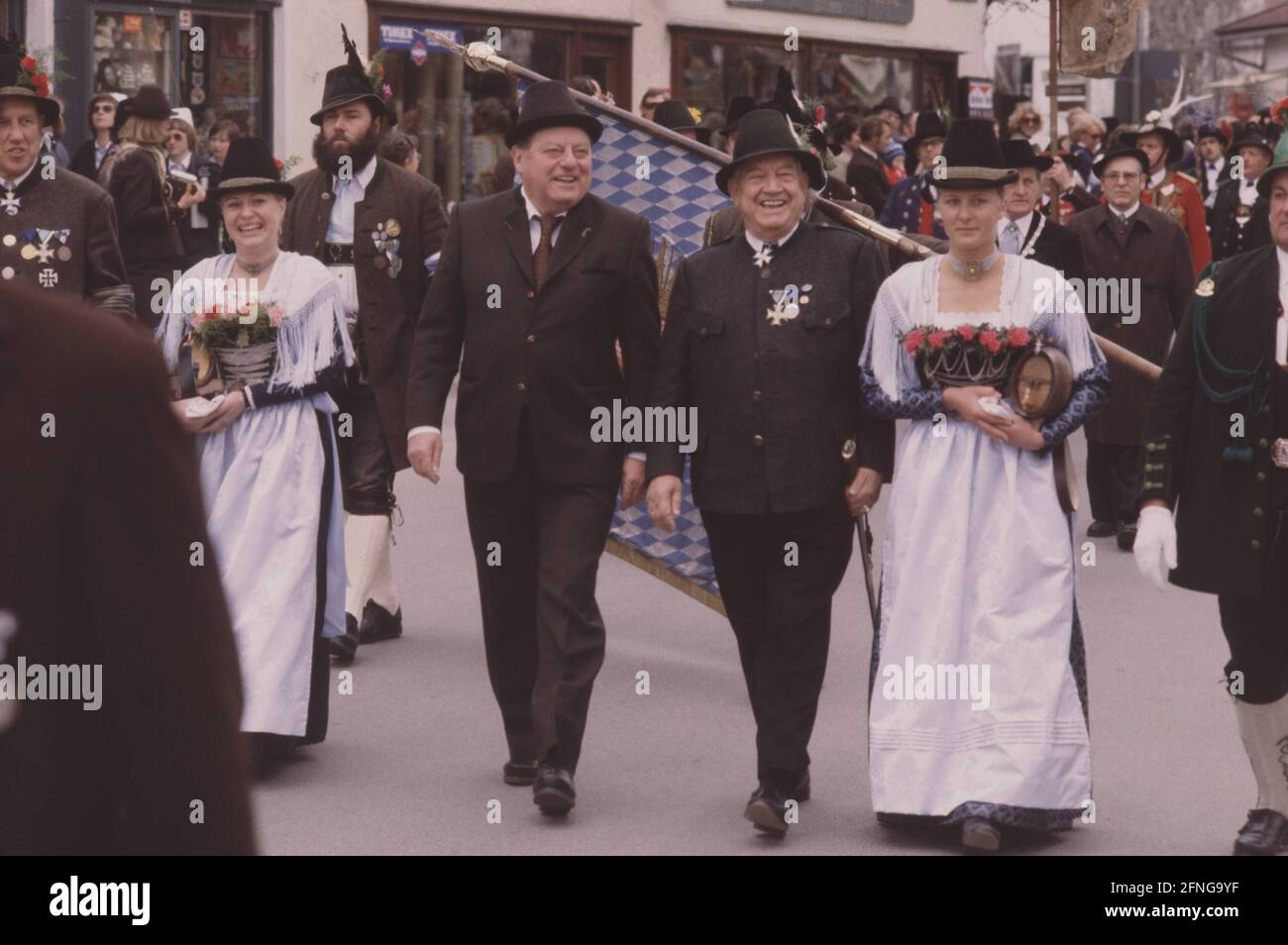 Franz Josef Strauß e Alfons Goppel alla processione dell'Oktoberfest di Monaco, 1990. [traduzione automatizzata] Foto Stock