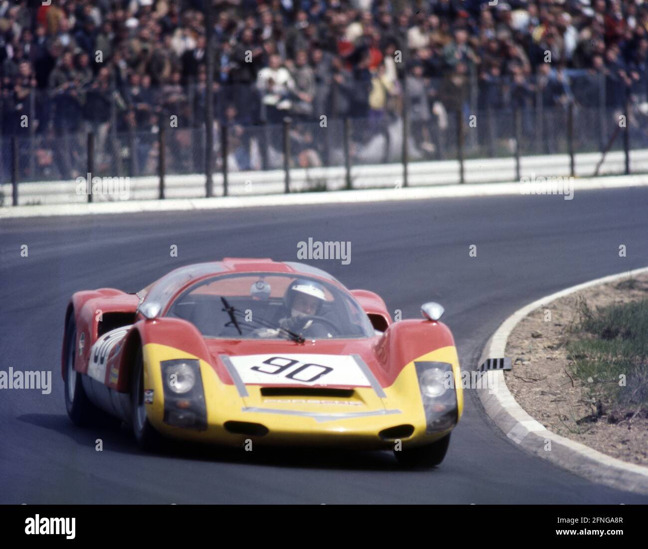 1000 km di corsa al Nürburgring 19.05.1968. La Porsche 906 di Jeremy Delmar-Morgan e Mike Walton [traduzione automatizzata] Foto Stock