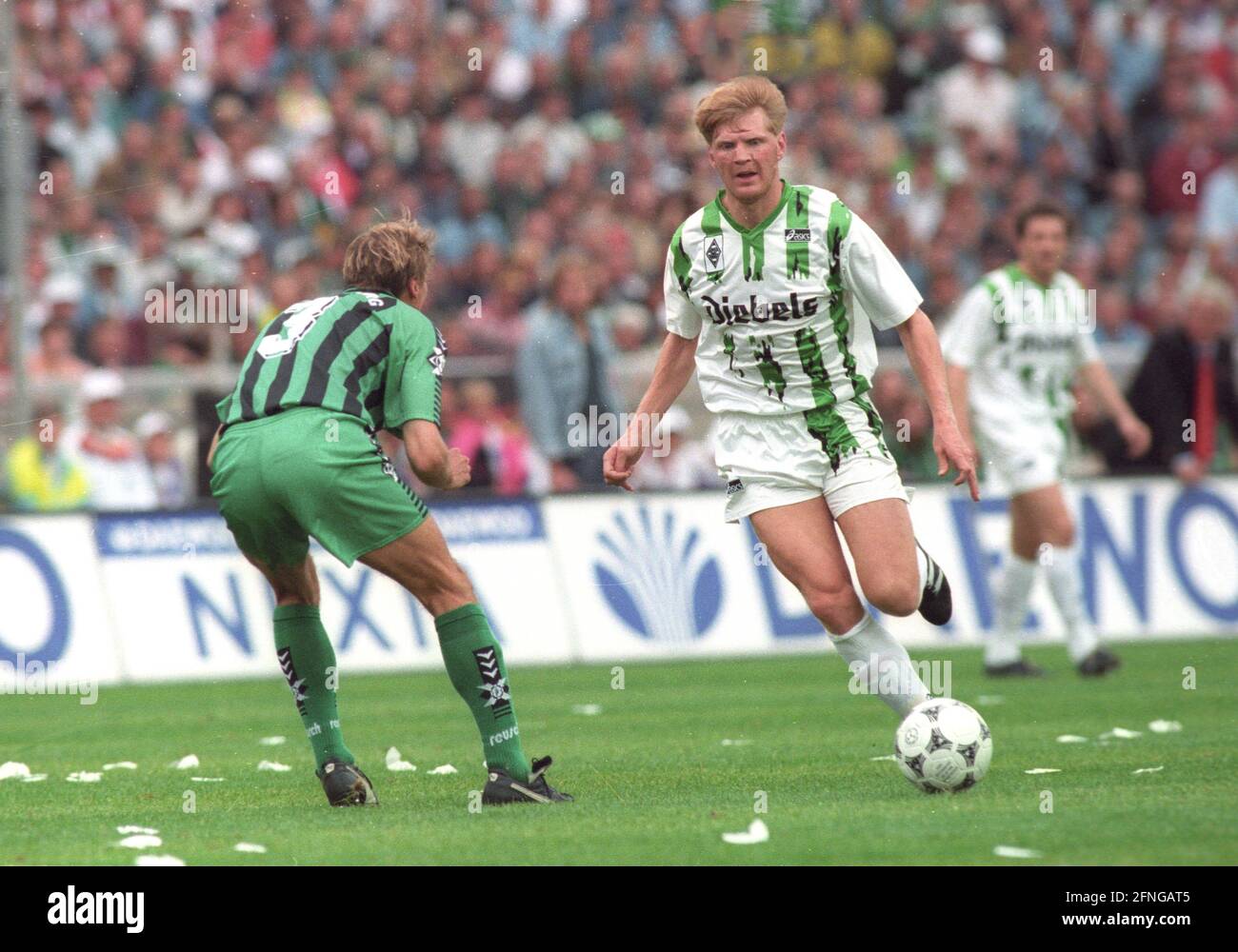 Coppa finale 1995: Borussia Mönchengladbach - VFL Wolfsburg 3:0 24.06.1995 a Berlino. Stefan Effenberg (BMG) azione sulla palla. [traduzione automatizzata] Foto Stock